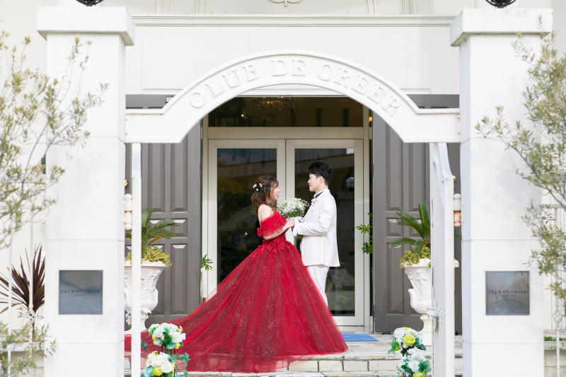 ご新婦様を優しく見つめるご新郎様