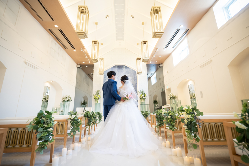 自然光いっぱいのチャペルで