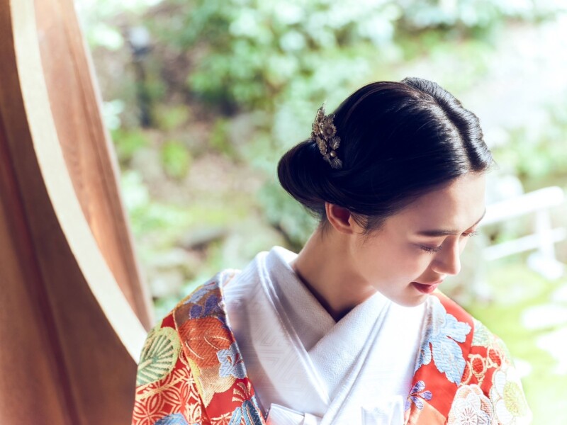 モダンなスタジオやガーデンでも映える衣装