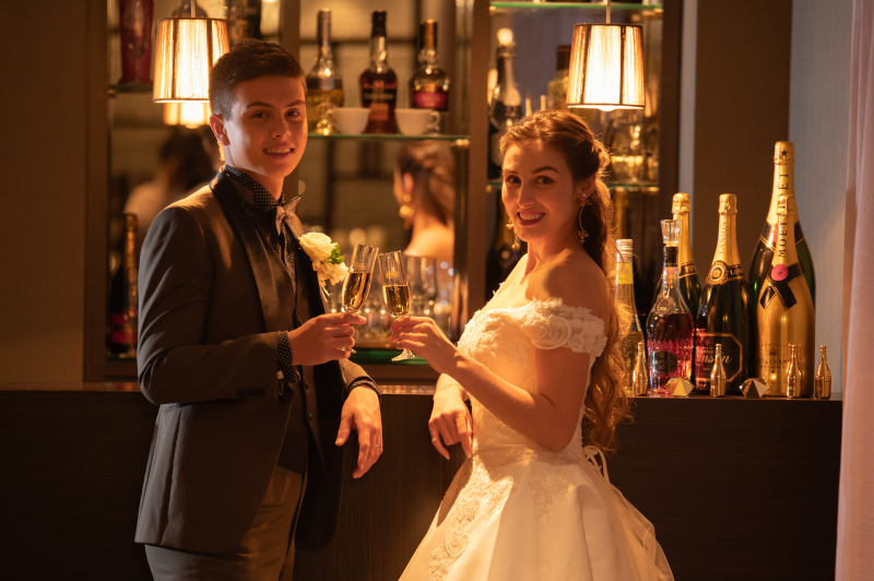 【ウェディングフォトの日限定プラン】★結婚式場ナイト★大人な雰囲気でおしゃれな写真が残せる♪撮影料+ヘアメイク+衣裳+データ