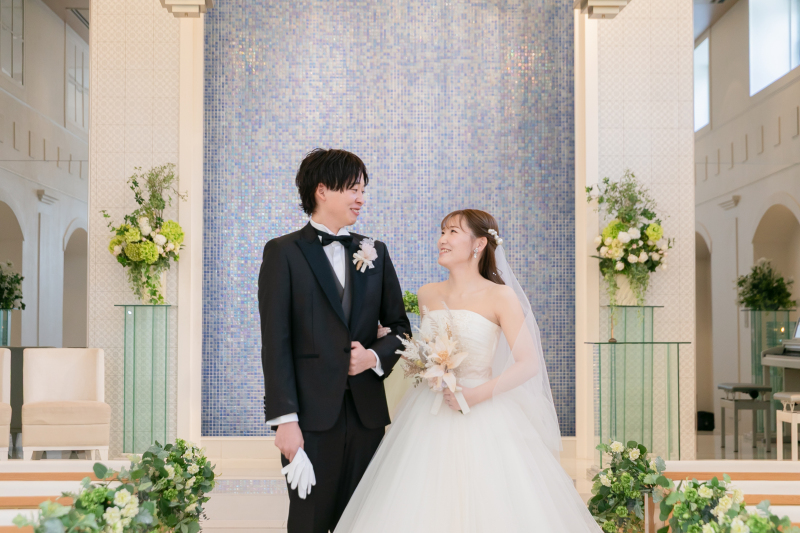 《光と水のチャペル+ロケ2か所追加》水の流れる白亜チャペル+選べる2ロケで楽しい写真に残せる。貸切邸宅フォトウエディングプラン。