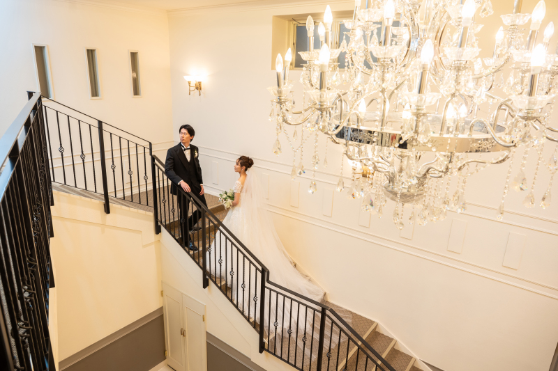 《人気チャペル+ロケ2か所追加》水の流れる白亜チャペル+選べる2ロケで楽しい写真に残せる。貸切邸宅フォトウエディングプラン。