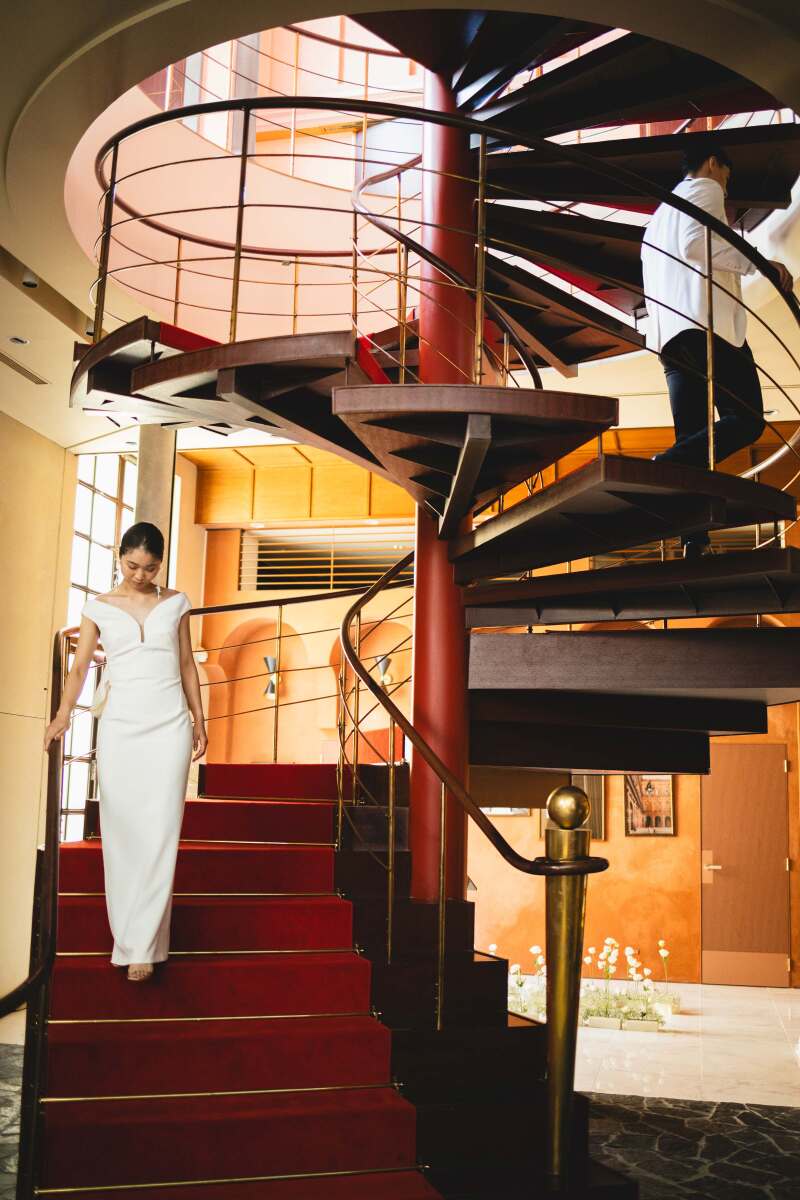 印象的な螺旋階段でのショット