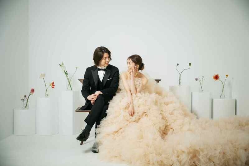 白ホリゾントで韓国風フォトウェディングが叶う!フラワー付き韓国フォトプラン