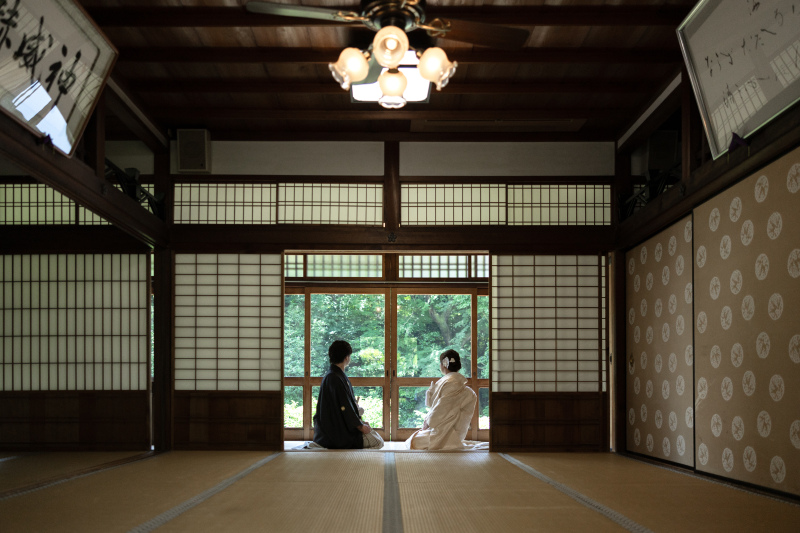 まずは社務所で。