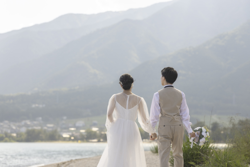 後姿と山並みと。