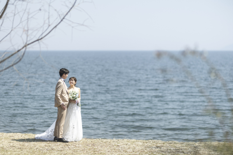 少しアングルを変えて見つめあいカット。