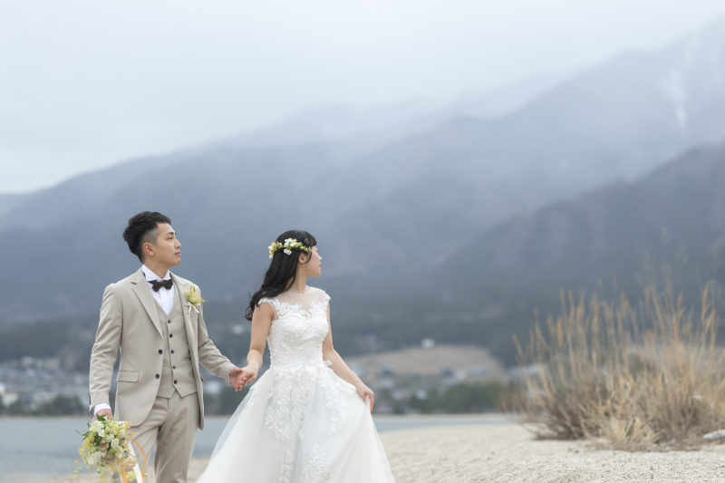 なんと山には雪が。