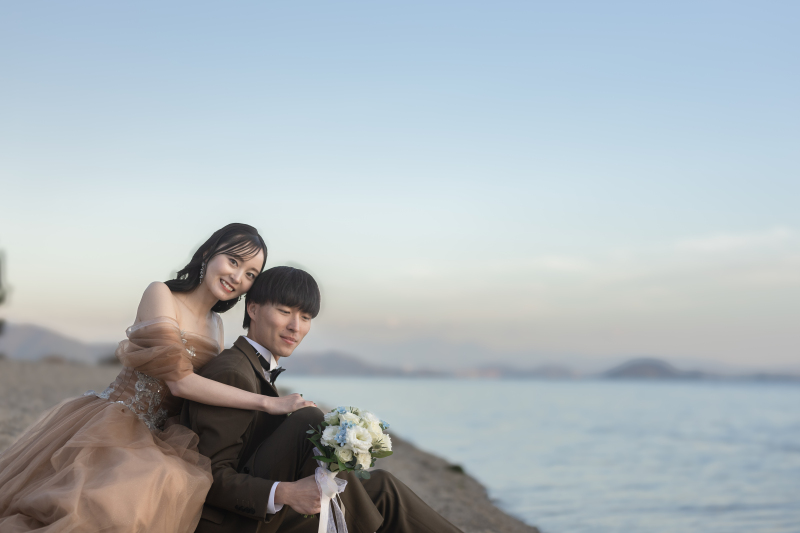 ビーチでお座りカットもキュート。