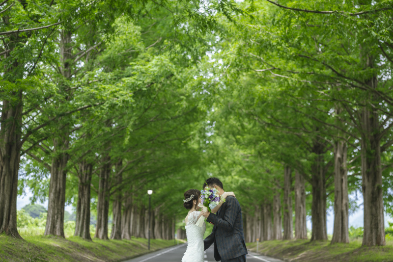 大人なお二人のメタセコイアと琵琶湖のロケーションフォト。