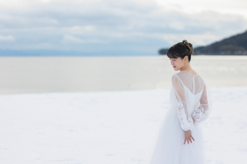 背中越しのカットも素敵です★