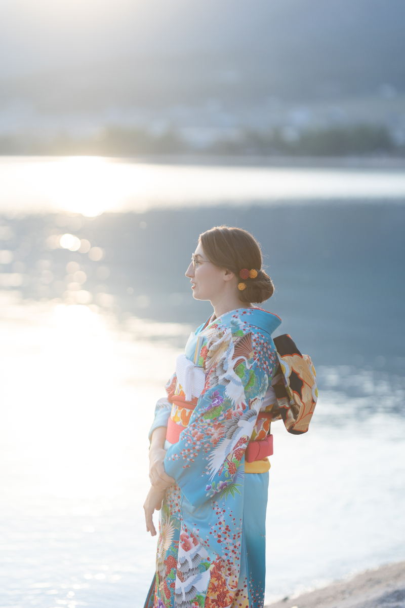 引き振袖で水辺のカットを★
