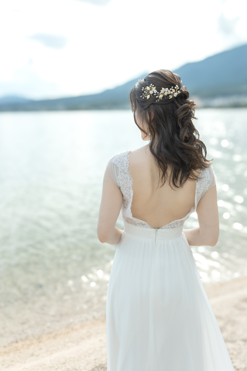ヘアメイクと湖の光が美しい★