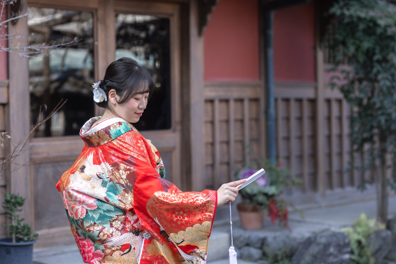 料亭前で素敵な撮影の始まり。