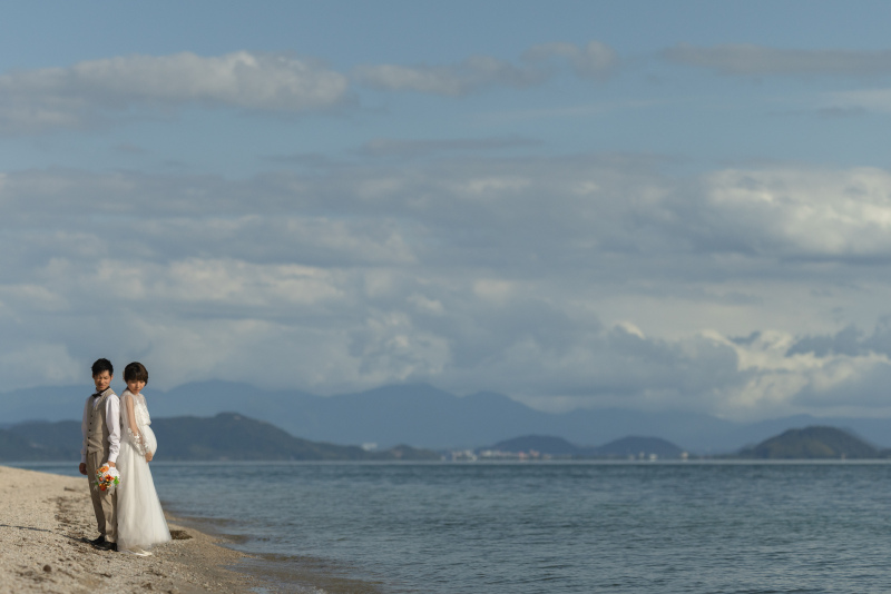 かっこいい雲と湖東側の山並みと。