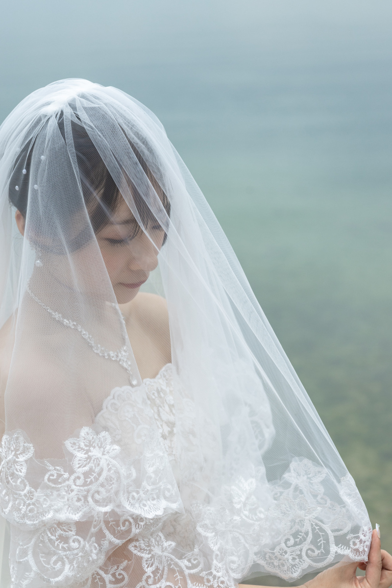 お美しいのでもう一枚ベールのカットを。