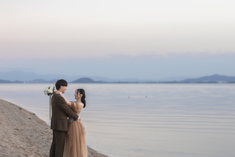 美しい湖面と空の中で