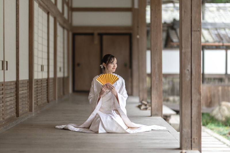 まずはお正座から。