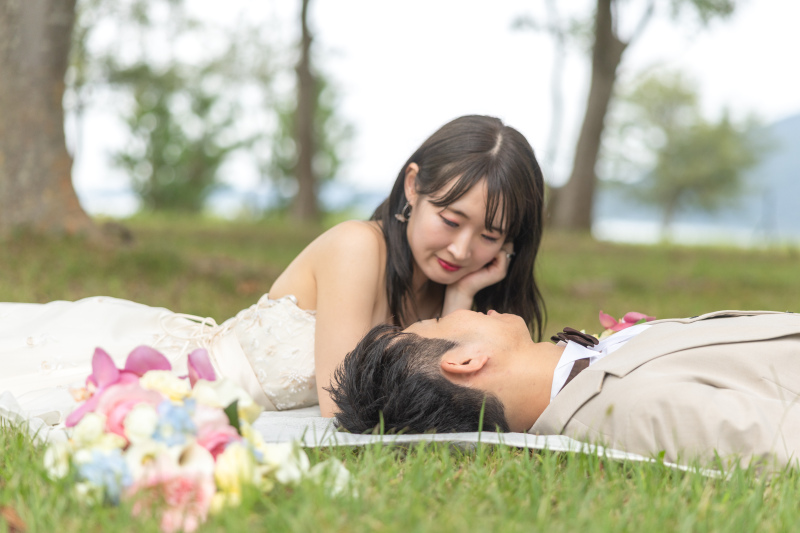 とてもかわいい寝そべりカット。