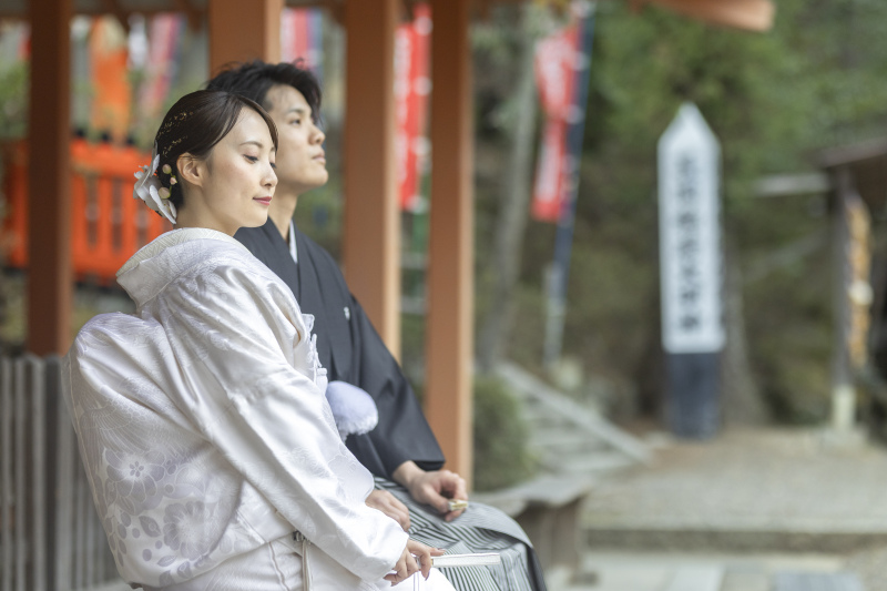 今度はお二人に座ってもらって。