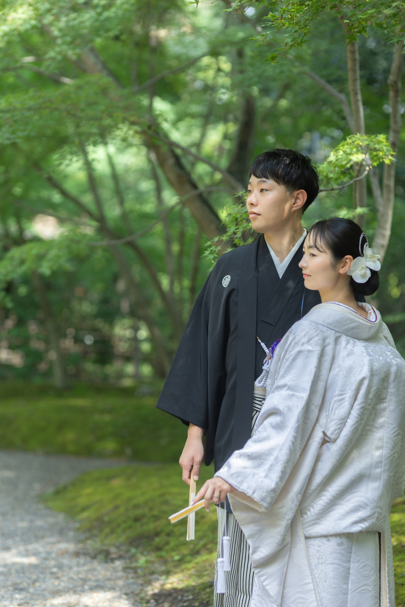 紅葉の庭は風も吹いて。