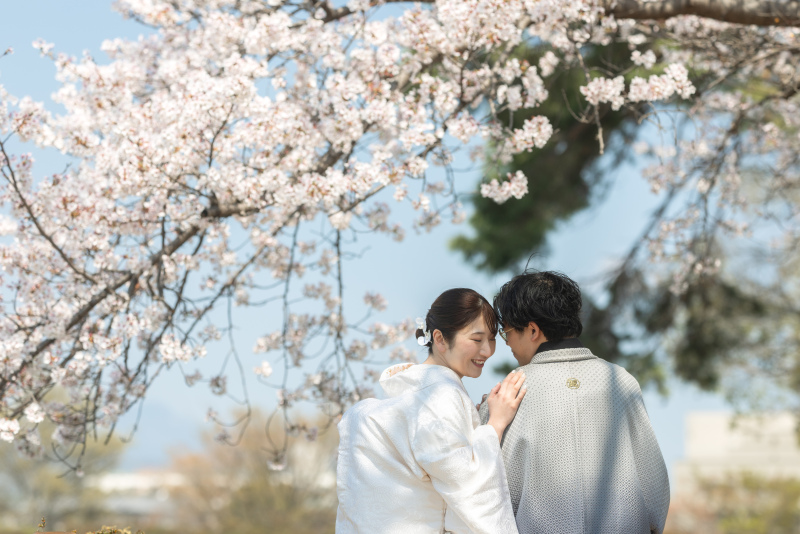 桜と琵琶湖を存分に楽しんだおかわいすぎる二人のロケーションフォト