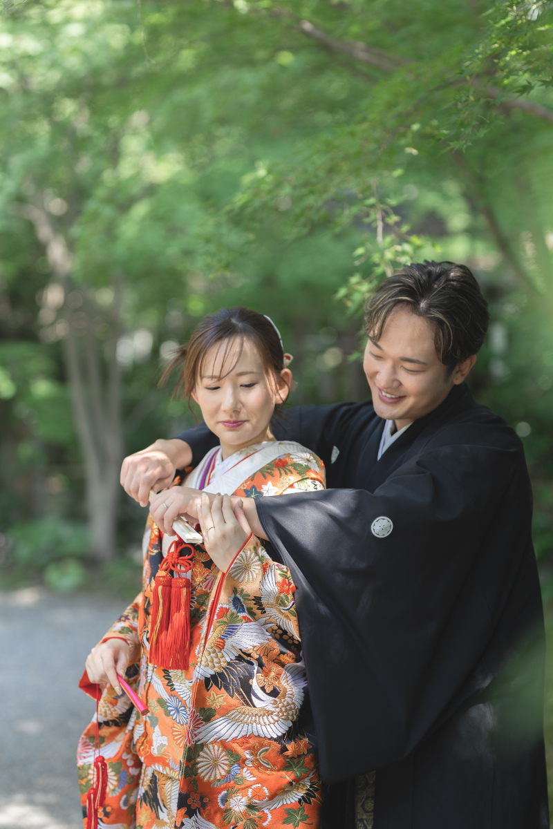 さあ。暑い中、色打掛でがんばっていただきます。