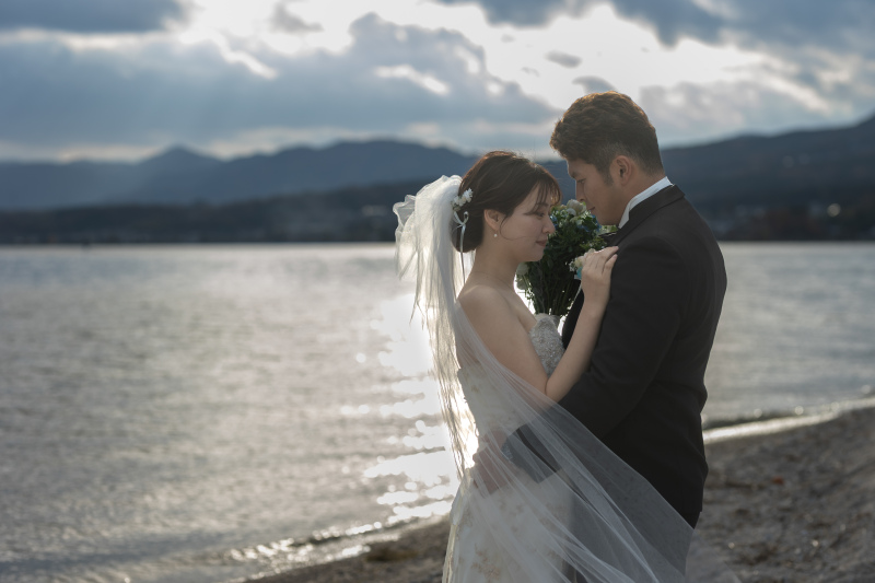 西日での撮影はベールも使って。