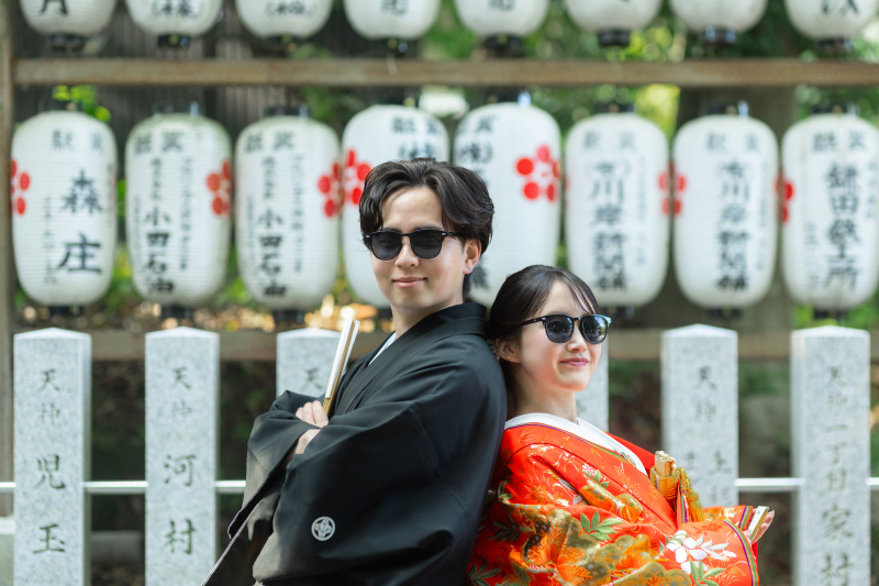 サングラスと提灯でお祭り気分？
