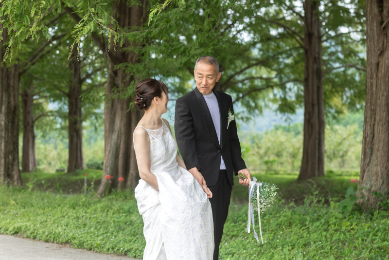 歩いていただくとわかってきたお二人の素敵さ。