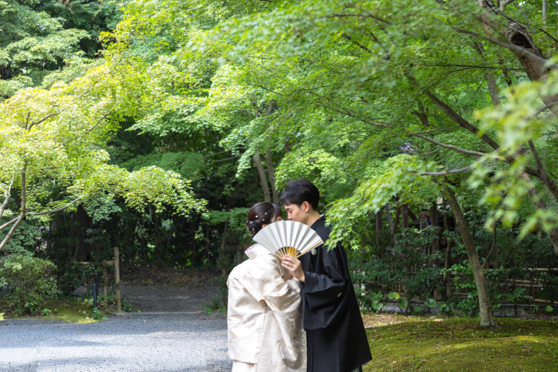 暑い中でも丁寧なポージング。