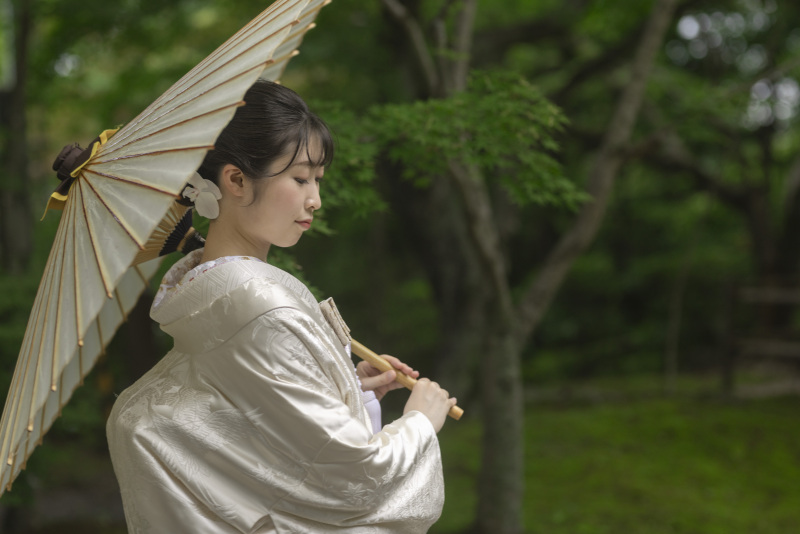 古典の白無垢がとてもよくお似合い。
