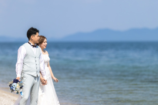 夏の陽気が似合うお二人のスタイリッシュな琵琶湖ロケ