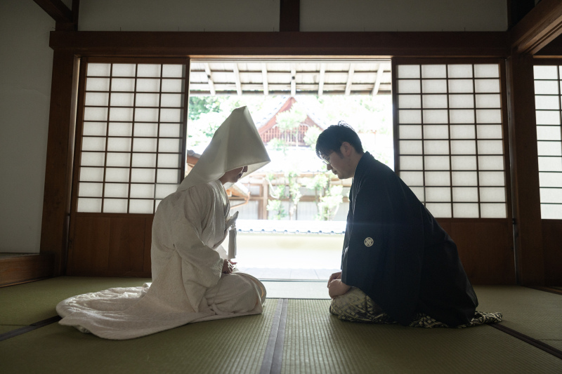向かい合ってのお正座。
