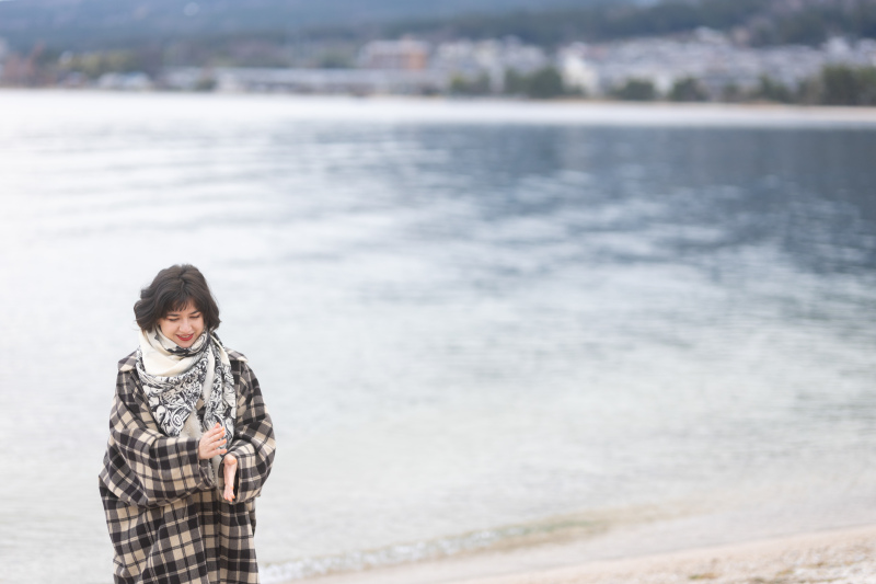 街並みと湖を背景に★