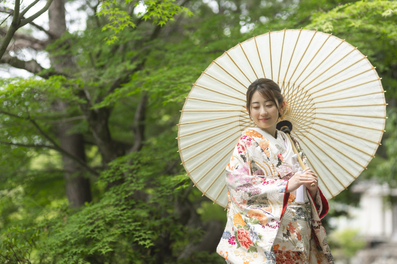 和傘がとてもお似合いでした。