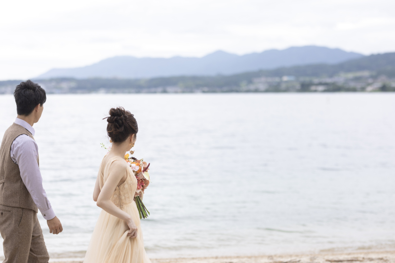 歩きながら山並みを見つめて