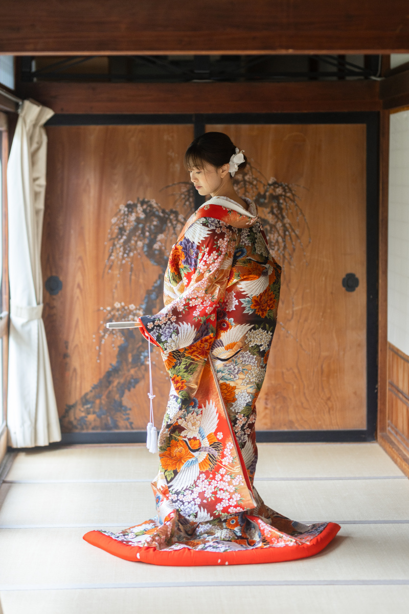 場所を変えて後ろ姿の凛。