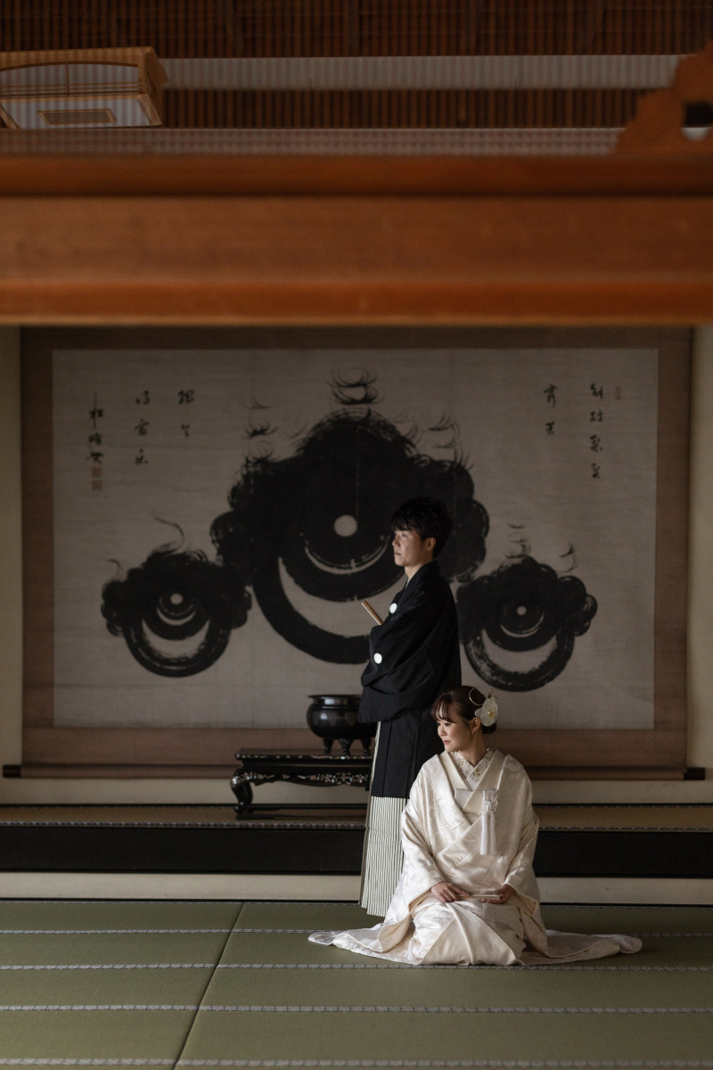 もうワンカット書院のお軸の前で。