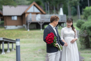 【エンゲージフォト】滋賀への旅行の際や、入籍時にお二人の元へお伺いして撮影。挙式当日に披露するドキュメントダイアリーに。