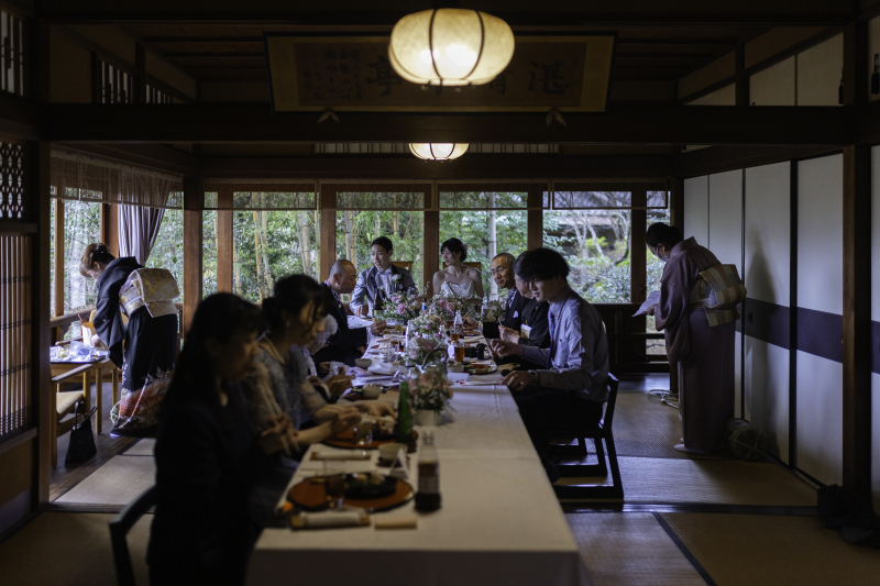 【京都でロケ撮影&会食】ロケーションフォトの後、歴史ある明治建築のご料亭でゆっくりとお食事会を開く撮る結婚式プランです。