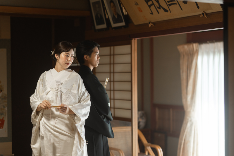 やはり素敵なご自宅でのお仕度♪【お家発プラン】ご自宅和装＆洋装プラン。ご自宅での支度と近隣の思い出の街並みで撮影から洋装撮影。