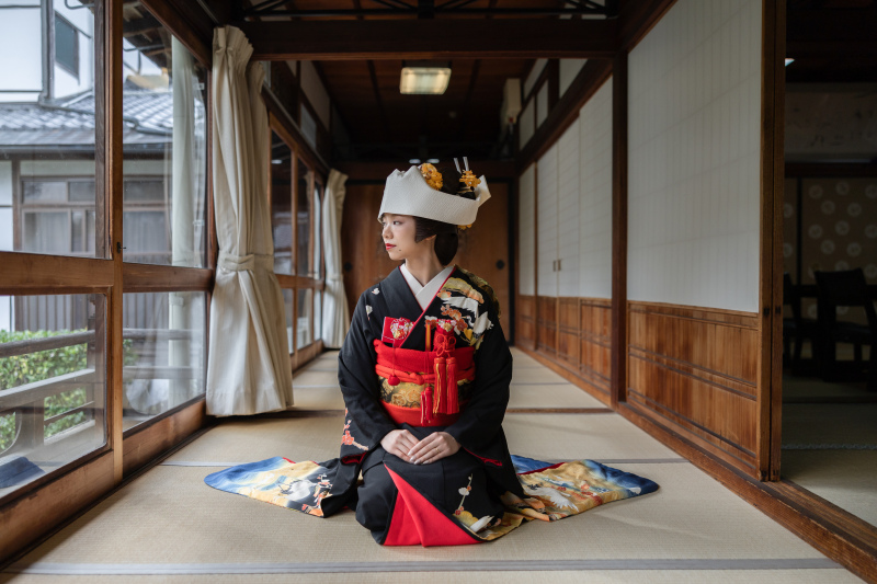 【京都or滋賀和装】《引き振袖プラン》白無垢色打掛にはない新鮮さ。歩きやすく様々なポージングも可能。お鬘利用で本格撮影も★