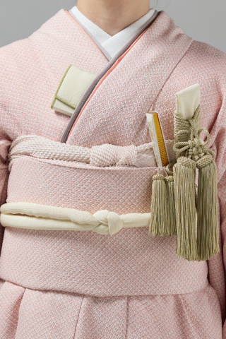 掛下コーディネート薄赤　重衿モカグレー1