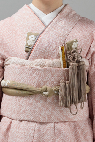 掛下コーディネート薄赤　重衿モカグレー2