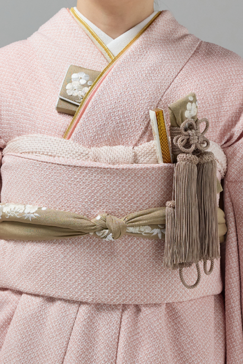 掛下コーディネート薄赤　重衿ベージュ金2