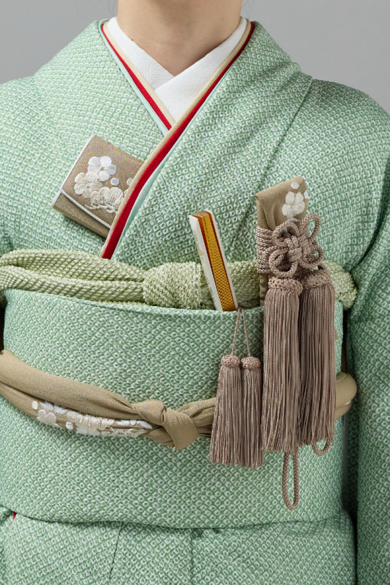 掛下コーディネート薄緑　重衿赤ベージュ1
