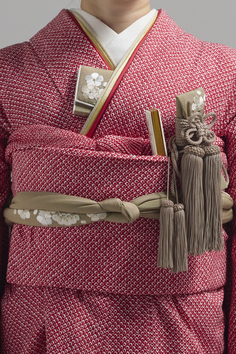 掛下コーディネート赤　重衿ベージュ金1