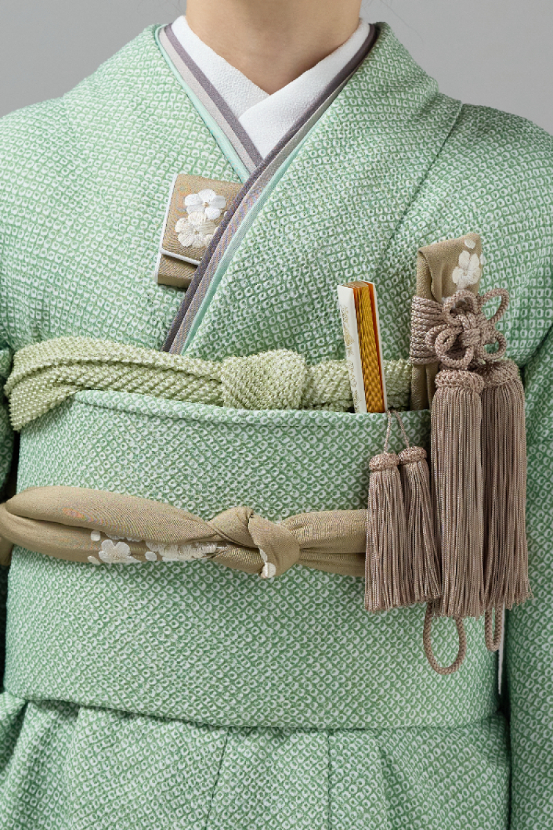 掛下コーディネート薄緑　重衿モカグレー1