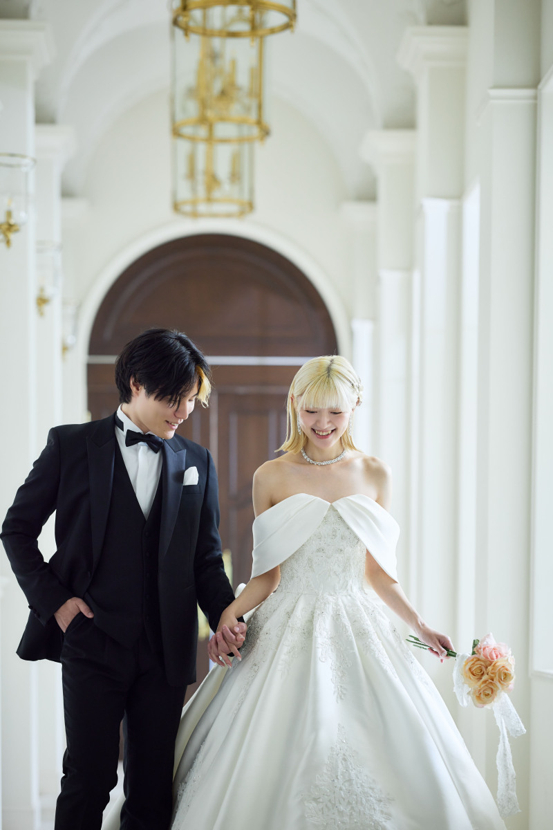 笑い合う姿も美しく。